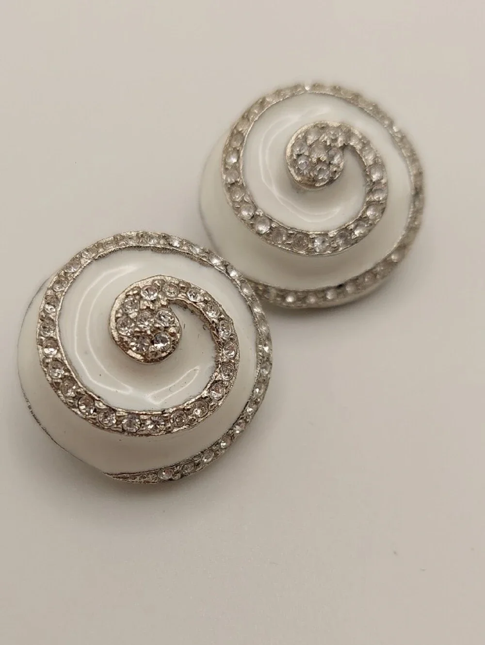 KENNETH JAY LANE Vtg KJL MADE IN USA Spiral Pave Rhinestone White Clip Earrings - Picture 7 of 10